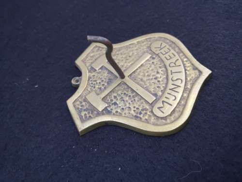 Munstreek brass plaque key holder