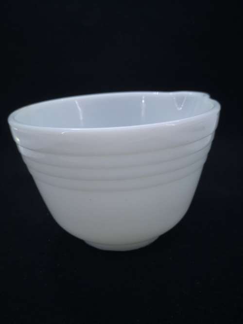 milk glass mixing bowl with spout