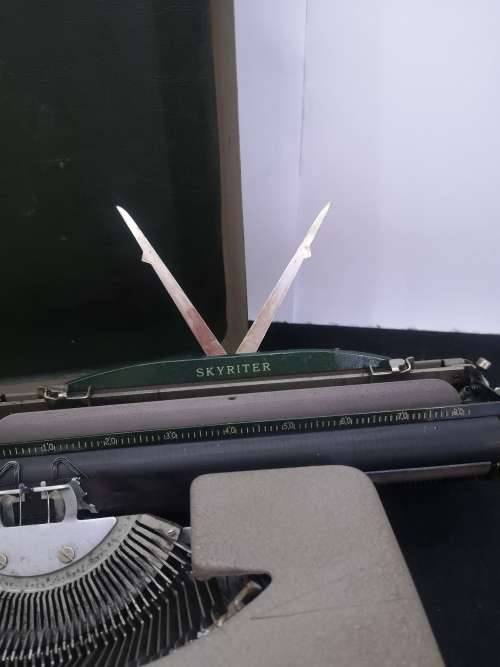 Smith Corona Skyriter Portable Typewriter with metal carry case