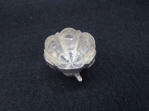 Detailed small bowl  50% silver I was told - no markings - non magnetic