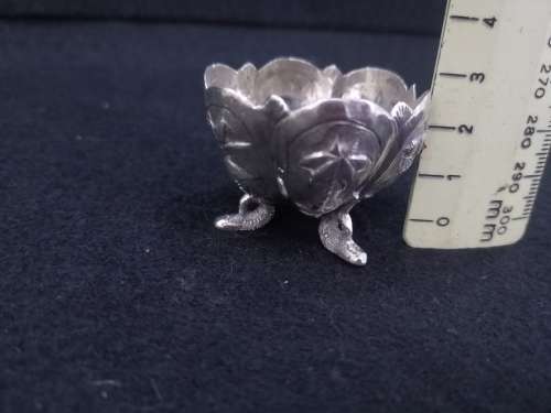 Detailed small bowl  50% silver I was told - no markings - non magnetic