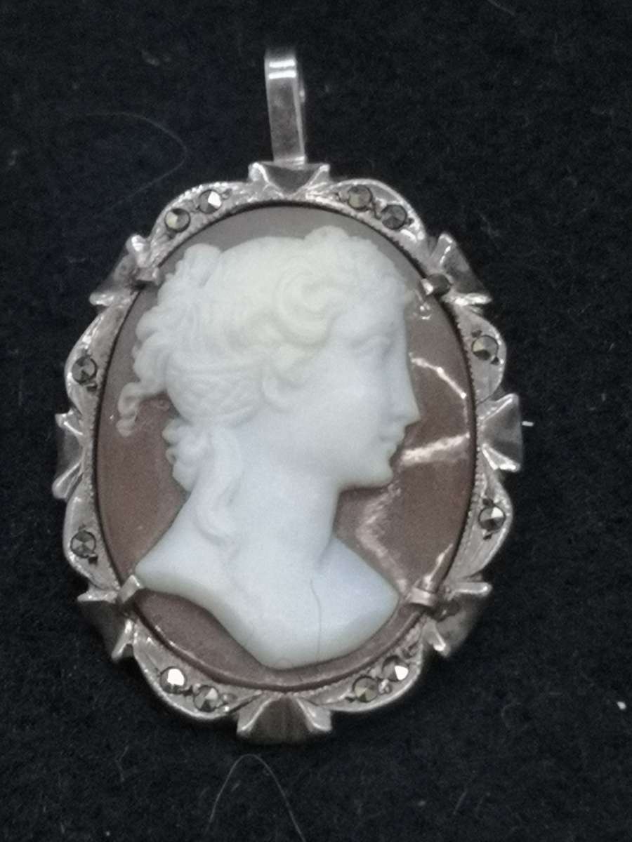 High craftmanship Cameo brooch/pendant set in silver