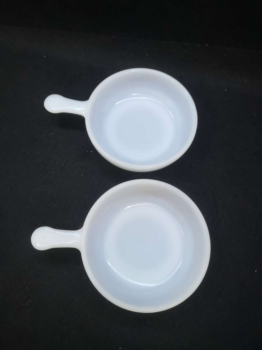 Milk glass Glassbake dishes