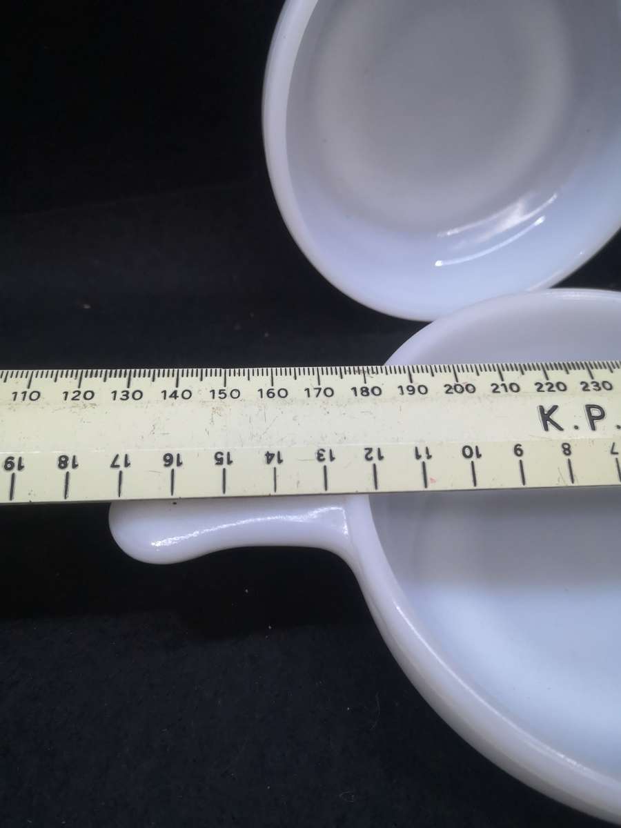 Milk glass Glassbake dishes