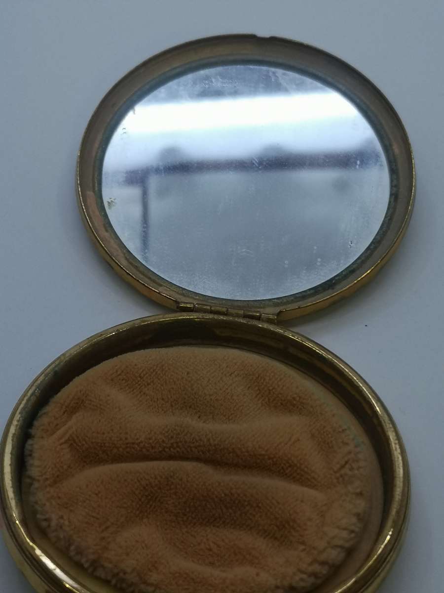 Powder compact