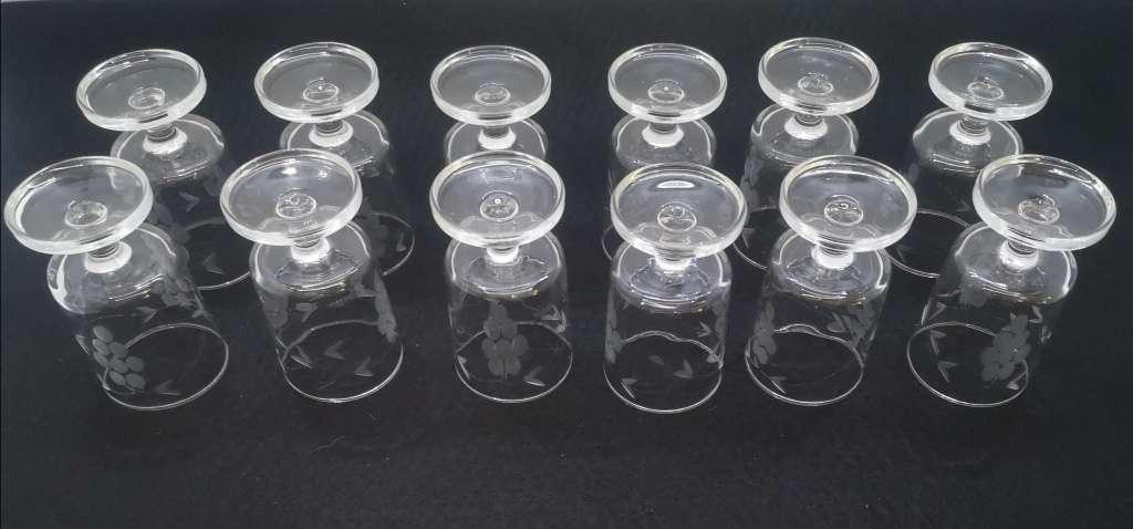 Set of 12 footed clear glass set