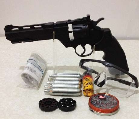 Crosman Vigilante 4.5mm Pellet & BB Combined Co2 Pistol Revolver.  RELISTED DUE TO NON PAYMENT!!
