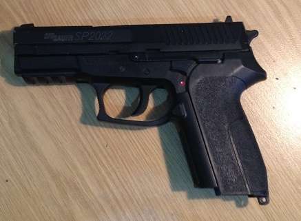 KWC Sig Sauer SP2022 Replic 4.5mm Co2 BB Pistol Sold as spares! Trigger fires no Mags
