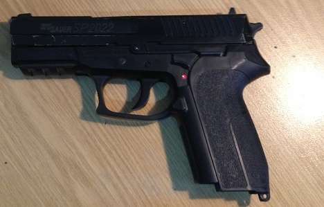 KWC Sig Sauer SP2022 Replic 4.5mm Co2 BB Pistol Sold as spares! Trigger fires no Mags
