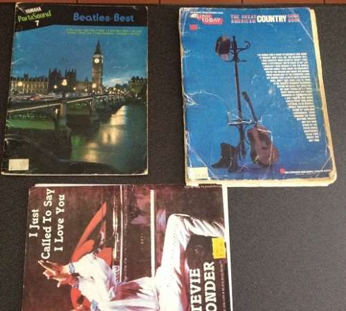 Yamaha Psr-16 Portotone Electronic Keyboard A PERFECT CHRISTMAS GIFT. With Stand and books....