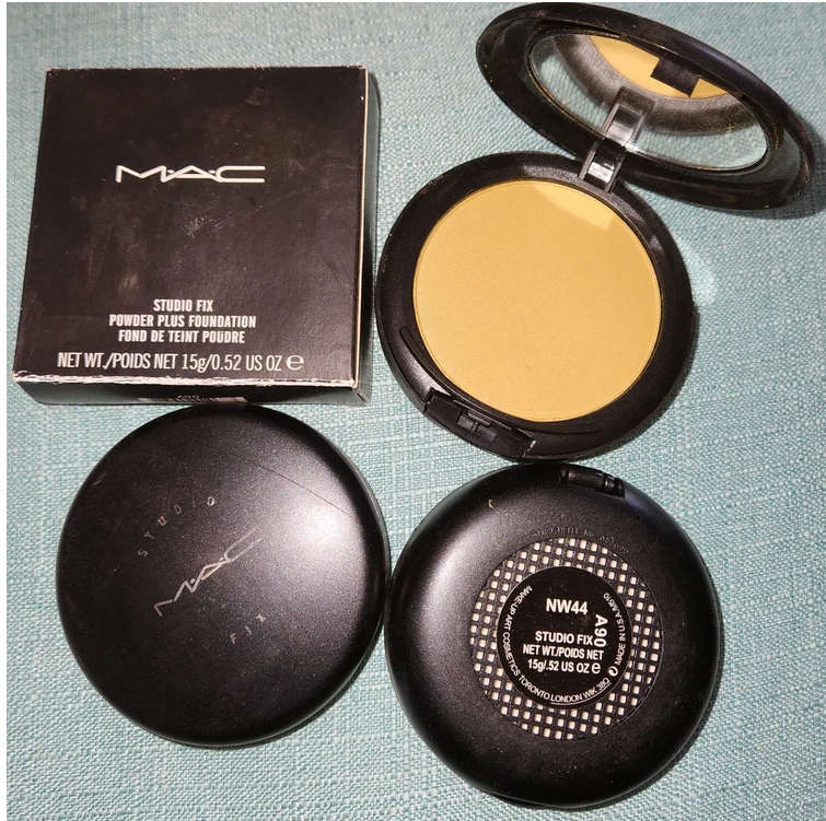 MAC Makeup  Studio Fix Powder Plus Foundation NW44