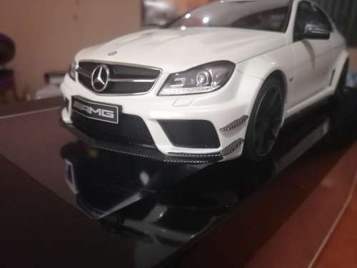 MERCEDES C63 BLACK EDITION