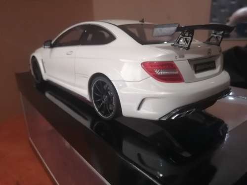 MERCEDES C63 BLACK EDITION