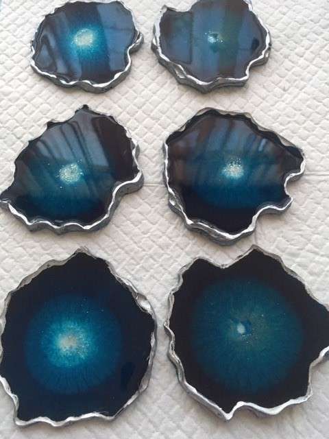 SET OF 6 FREEFORM GEODE COASTERS - BLUE & SILVER - STUNNING DECOR ITEM - HANDCRAFTED.