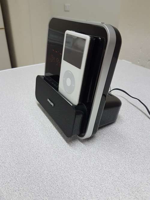 Alarm Clock radio for iPod/iPhone DC315/12