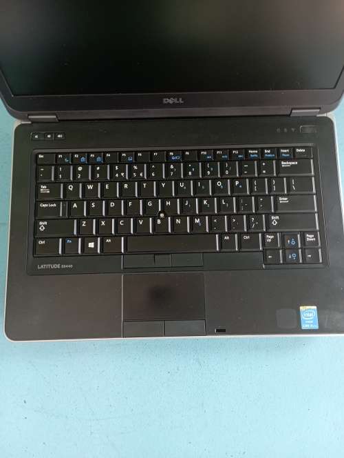 Dell latitude e6440: i5-4300, 8gb ram, 500gb hdd, win 10 pro
