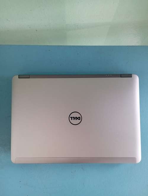 Dell latitude e6440: i5-4300, 8gb ram, 500gb hdd, win 10 pro