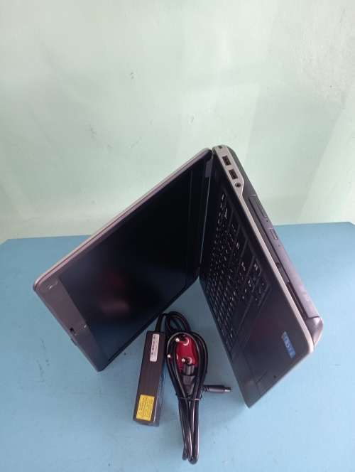 Dell latitude e6440: i5-4300, 8gb ram, 500gb hdd, win 10 pro