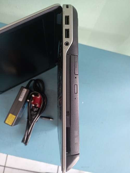 Dell latitude e6440: i5-4300, 8gb ram, 500gb hdd, win 10 pro