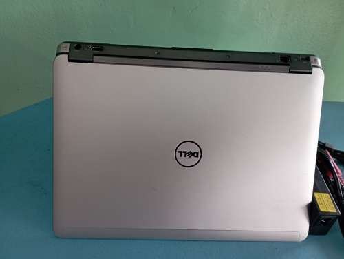 Dell latitude e6440: i5-4300, 8gb ram, 500gb hdd, win 10 pro