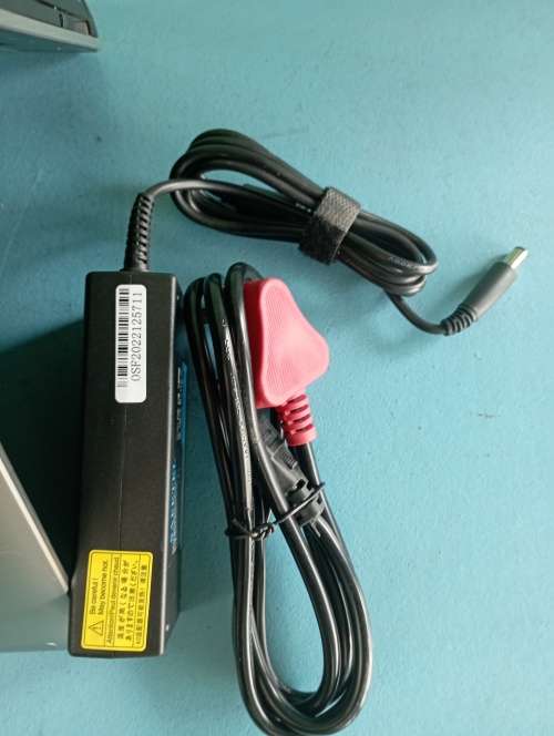 Dell latitude e6440: i5-4300, 8gb ram, 500gb hdd, win 10 pro