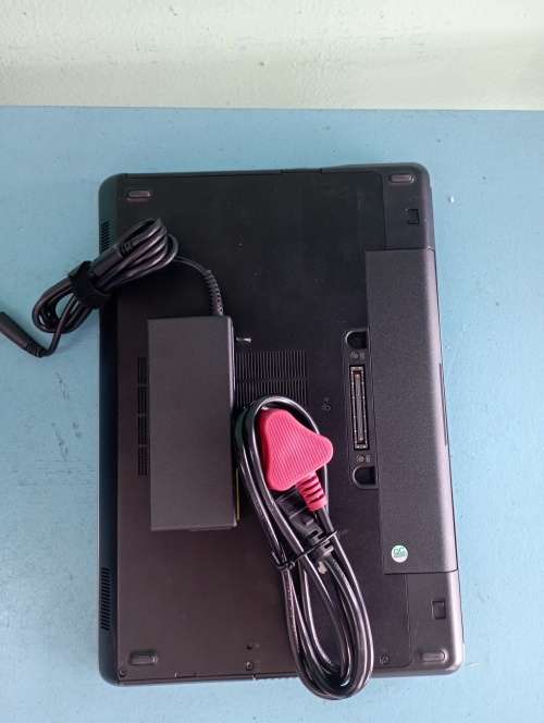 Dell latitude e6440: i5-4300, 8gb ram, 500gb hdd, win 10 pro