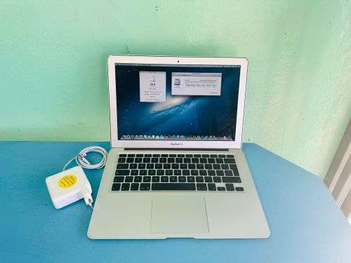 APPLE MACBOOK AIR A1369: CORE 2 DUO 1.86GHZ, 2GB RAM, 250GB STORAGE. MAC OS X 10.8.  CLEAN!!!!!