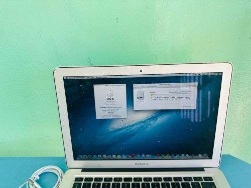 APPLE MACBOOK AIR A1369: CORE 2 DUO 1.86GHZ, 2GB RAM, 250GB STORAGE. MAC OS X 10.8.  CLEAN!!!!!