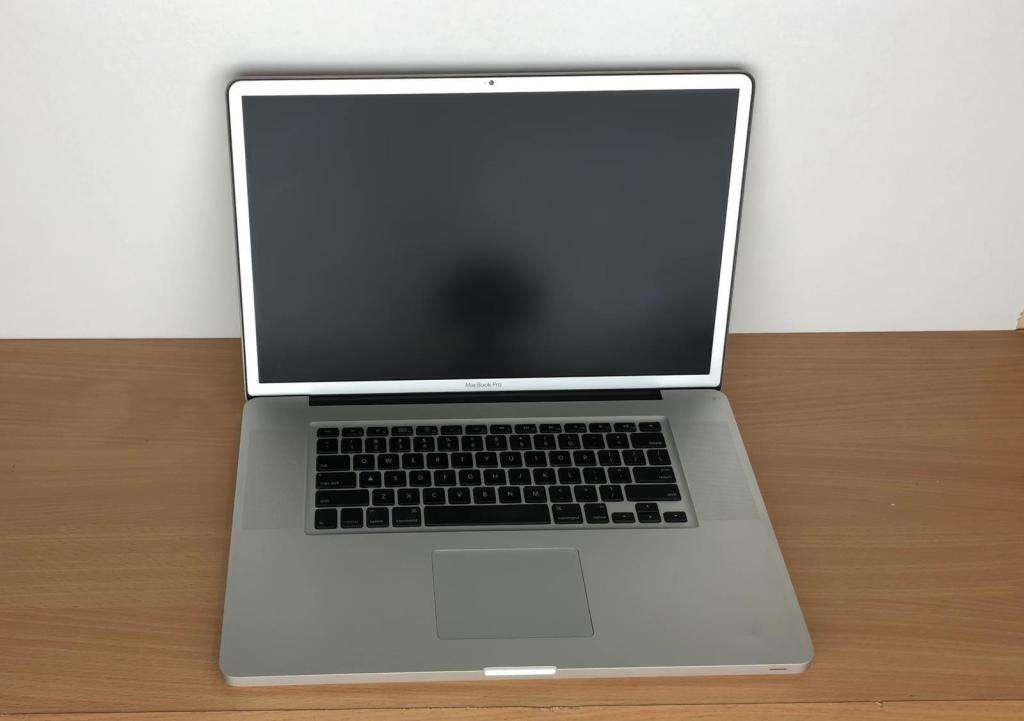 APPLE MACBOOK PRO8,3 A1297 CORE i7 2.3GHZ, 8GB RAM, 500GB HDD, 17-INCH,  MAC OS X 10.5  CLEAN!