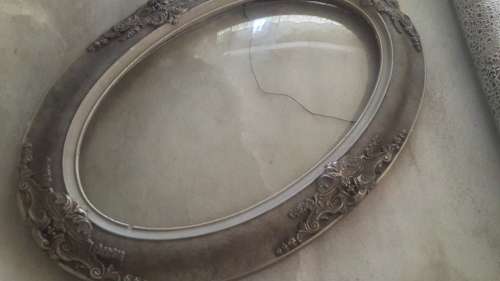 bubble glass oval frame
