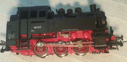 HO scale locomotive
