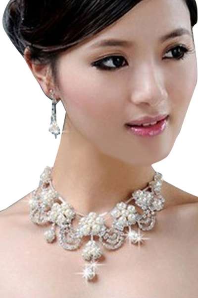 Sparkly Pearl Necklace