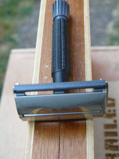 Gillette Vintage - DE=RAILED Double Edge Razor ©CERAKOTE