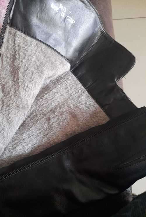 Size 7 ladies boots with warm inner. New but selling as second hand