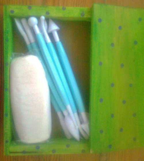 16 PATTERNS FONDANT CAKE SUGAR CRAFT MODELLING TOOLS plus 100g fondant