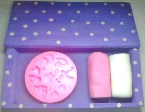 Baby shower set silicone mould plus 100g fondant icing free.