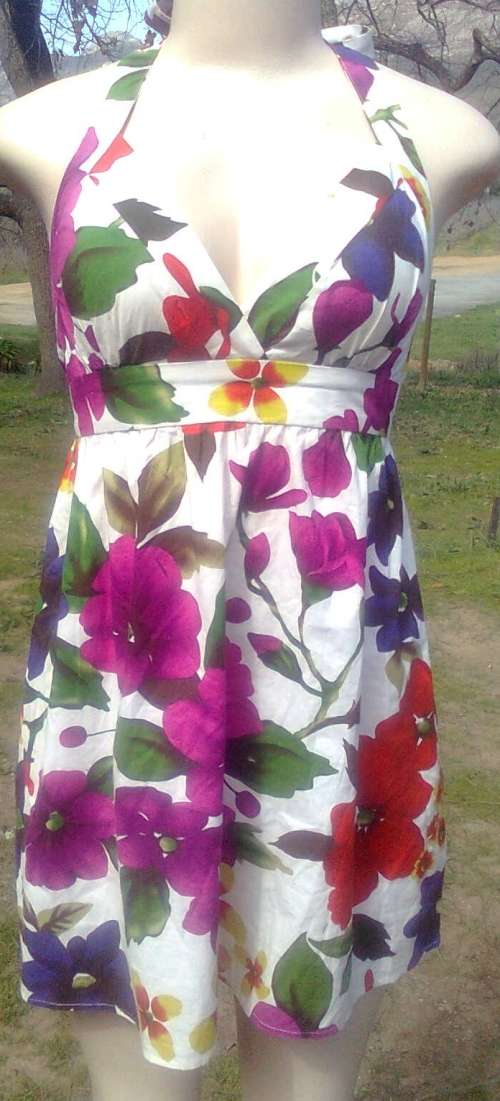 BEAUTIFUL FLORAL TOP - SIZE: 10