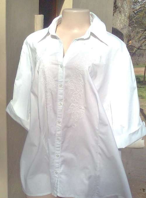 WHITE LADIES TOP - SIZE:  24