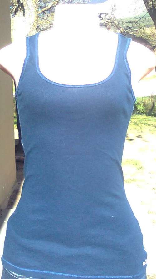 LADIES DENIM CROP PANTS - SIZE:  34 PLUS A FREE ACA JOE T-SHIRT