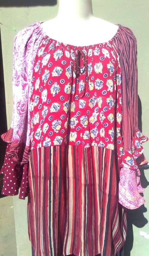 COLOURFUL LADIES TOP - SIZE:  44