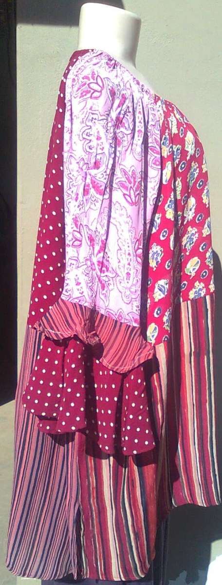 COLOURFUL LADIES TOP - SIZE:  44