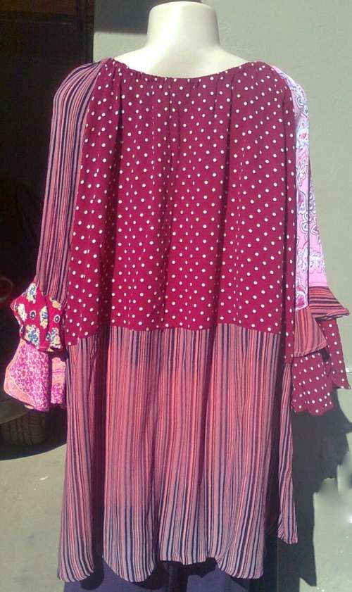 COLOURFUL LADIES TOP - SIZE:  44