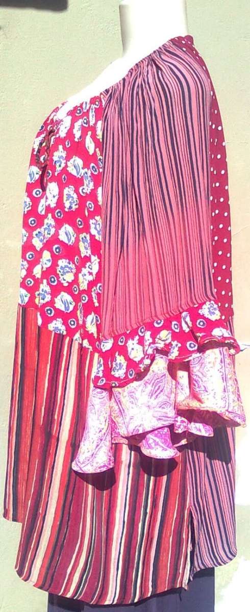 COLOURFUL LADIES TOP - SIZE:  44