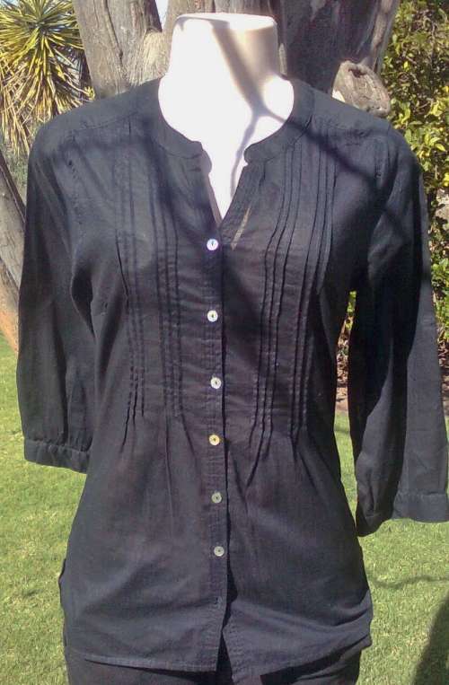 LADIES TOP AND PANTS SIZE:  8