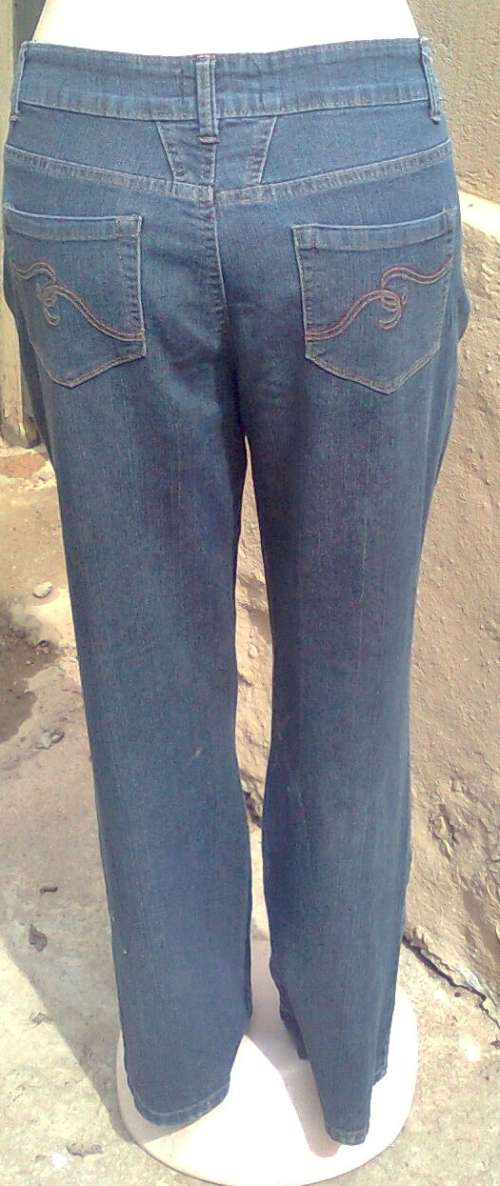 LADIES JEAN - SIZE: 16