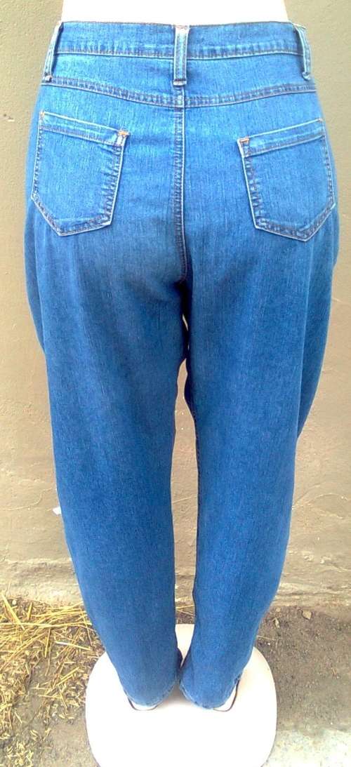 JEAN - SIZE: 18 PLUS A FREE OASIS TOP