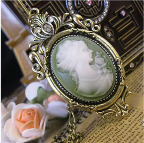 ANTIQUE LOOK CAMEO LADY NECKLACE