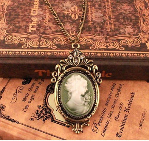 ANTIQUE LOOK CAMEO LADY NECKLACE