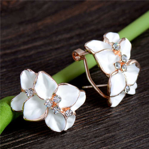 SHITE AND GOLD FLOWER AUSTRIAN CRYSTAL EARRINGS