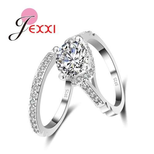 STUNNING SLIVER PLATED 925 RING SET WITH CUBIC ZIRCONIA- size 8